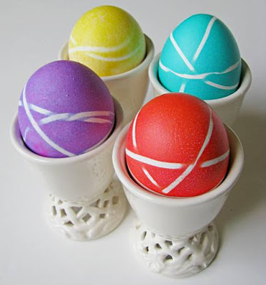2011 Easter Eggs - rubber bands_stand
